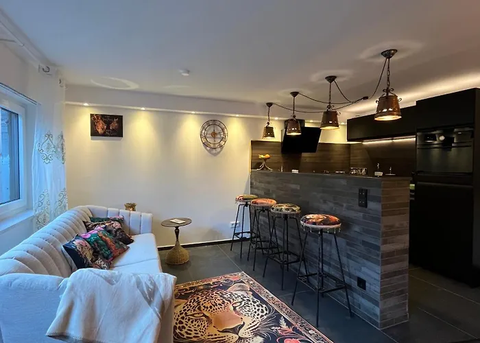 Апартаменты Spaeth Business Moebliertes 2-zimmer-souterrain In Schwanstetten